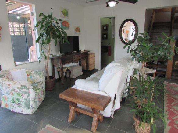 Casa para Venda e Locação, Condomínio Roteiro do Sol – Cocanha, com 3 suítes e 280 m².