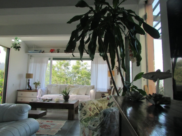 Casa para Venda e Locação, Condomínio Roteiro do Sol – Cocanha, com 3 suítes e 280 m².