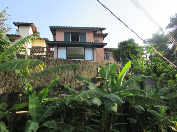 Casa para Venda e Locação, Condomínio Roteiro do Sol – Cocanha, com 3 suítes e 280 m².