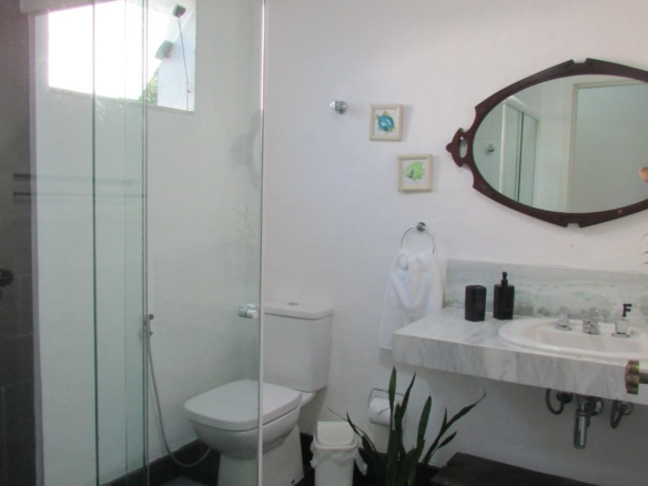 Casa para Venda e Locação, Condomínio Roteiro do Sol – Cocanha, com 3 suítes e 280 m².