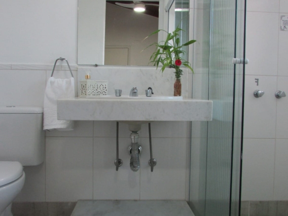 Casa para Venda e Locação, Condomínio Roteiro do Sol – Cocanha, com 3 suítes e 280 m².