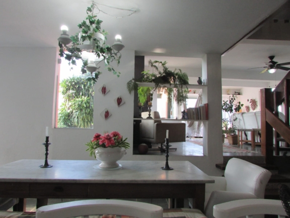 Casa para Venda e Locação, Condomínio Roteiro do Sol – Cocanha, com 3 suítes e 280 m².