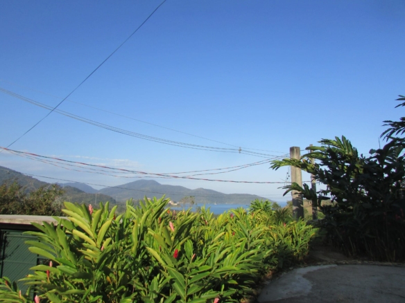 Casa para Venda e Locação, Condomínio Roteiro do Sol – Cocanha, com 3 suítes e 280 m².
