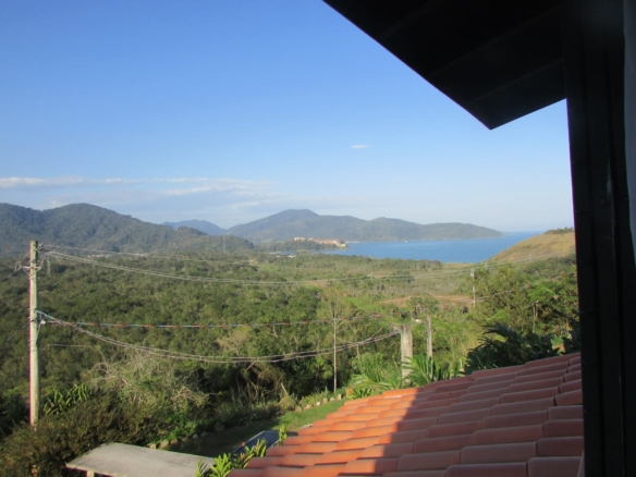 Casa para Venda e Locação, Condomínio Roteiro do Sol – Cocanha, com 3 suítes e 280 m².