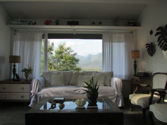 Casa para Venda e Locação, Condomínio Roteiro do Sol – Cocanha, com 3 suítes e 280 m².