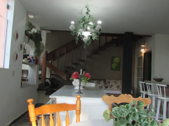Casa para Venda e Locação, Condomínio Roteiro do Sol – Cocanha, com 3 suítes e 280 m².