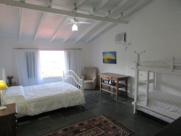Casa para Venda e Locação, Condomínio Roteiro do Sol – Cocanha, com 3 suítes e 280 m².