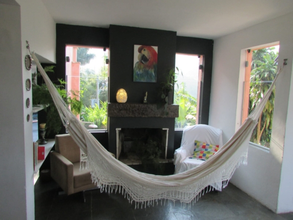 Casa para Venda e Locação, Condomínio Roteiro do Sol – Cocanha, com 3 suítes e 280 m².