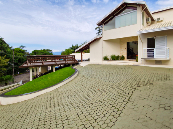 Casa a venda, no Condomínio Park Imperial – Praia de Masaguaçú, com 4 suítes e 928 mts quadrados