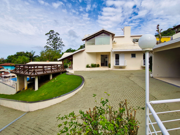 Casa a venda, no Condomínio Park Imperial – Praia de Masaguaçú, com 4 suítes e 928 mts quadrados