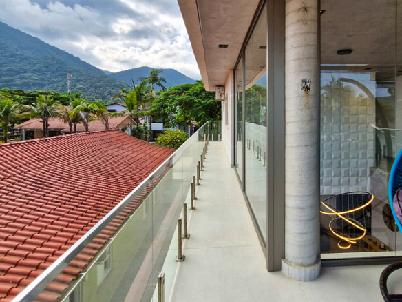 Casa à Venda no Condomínio Salga, Praia da Lagoinha, Ubatuba, 05 suítes, 359 mts construídos