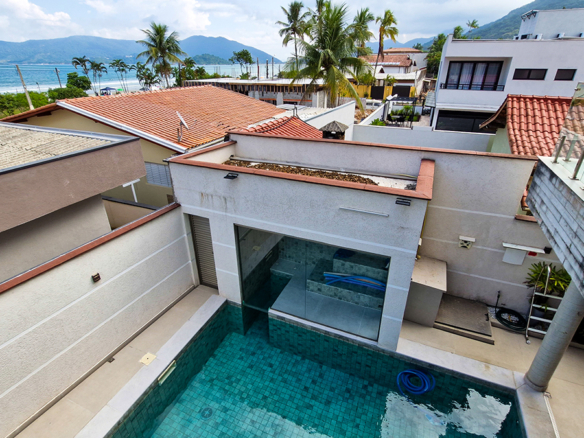 Casa à Venda no Condomínio Salga, Praia da Lagoinha, Ubatuba, 05 suítes, 359 mts construídos