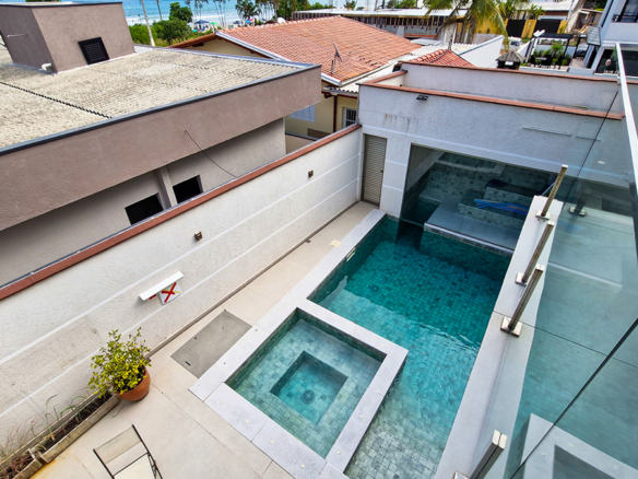 Casa à Venda no Condomínio Salga, Praia da Lagoinha, Ubatuba, 05 suítes, 359 mts construídos