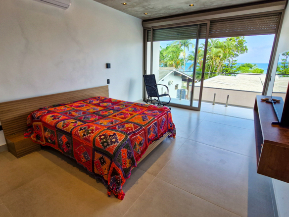 Casa à Venda no Condomínio Salga, Praia da Lagoinha, Ubatuba, 05 suítes, 359 mts construídos