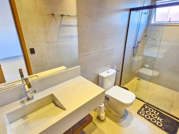 Casa à Venda no Condomínio Salga, Praia da Lagoinha, Ubatuba, 05 suítes, 359 mts construídos