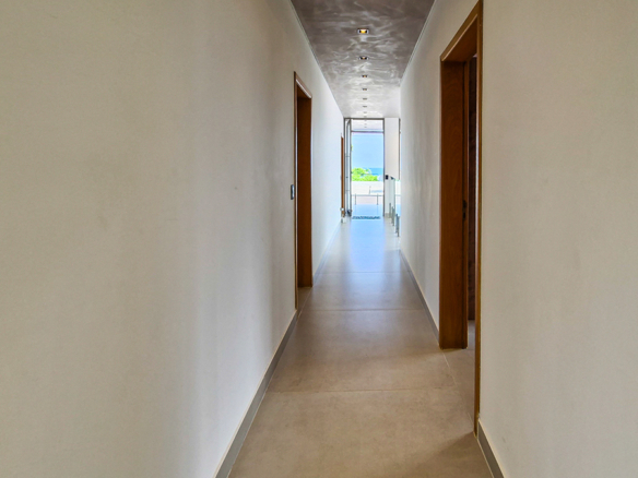 Casa à Venda no Condomínio Salga, Praia da Lagoinha, Ubatuba, 05 suítes, 359 mts construídos