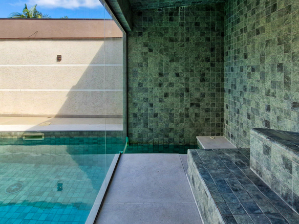 Casa à Venda no Condomínio Salga, Praia da Lagoinha, Ubatuba, 05 suítes, 359 mts construídos