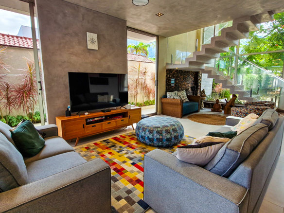 Casa à Venda no Condomínio Salga, Praia da Lagoinha, Ubatuba, 05 suítes, 359 mts construídos