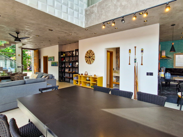 Casa à Venda no Condomínio Salga, Praia da Lagoinha, Ubatuba, 05 suítes, 359 mts construídos