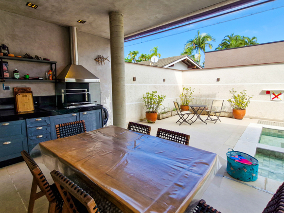 Casa à Venda no Condomínio Salga, Praia da Lagoinha, Ubatuba, 05 suítes, 359 mts construídos