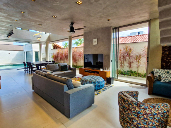 Casa à Venda no Condomínio Salga, Praia da Lagoinha, Ubatuba, 05 suítes, 359 mts construídos