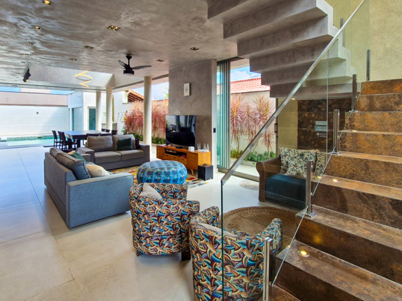 Casa à Venda no Condomínio Salga, Praia da Lagoinha, Ubatuba, 05 suítes, 359 mts construídos
