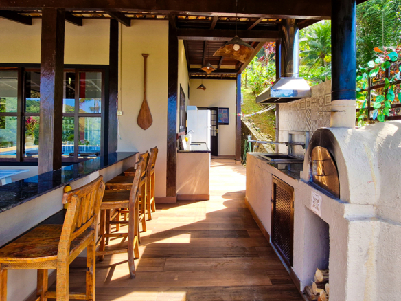Maravilhosa casa com vista deslumbrante na Praia de Fortaleza em Ubatuba