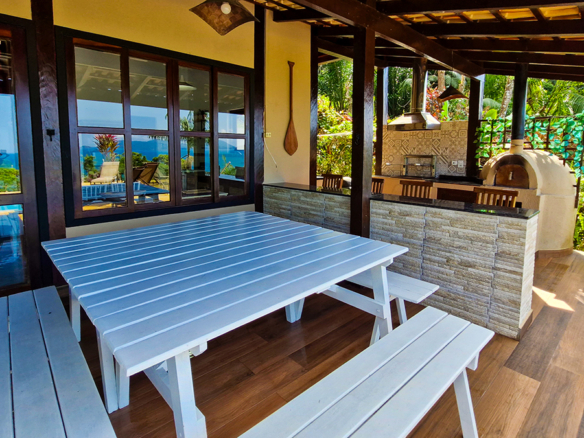 Maravilhosa casa com vista deslumbrante na Praia de Fortaleza em Ubatuba