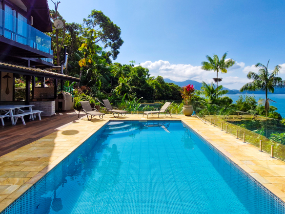Maravilhosa casa com vista deslumbrante na Praia de Fortaleza em Ubatuba