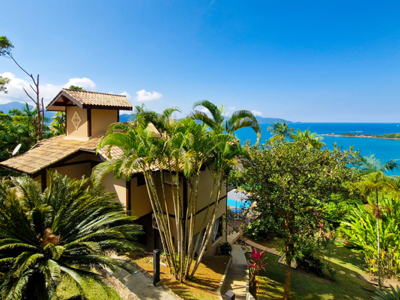 Maravilhosa casa com vista deslumbrante na Praia de Fortaleza em Ubatuba
