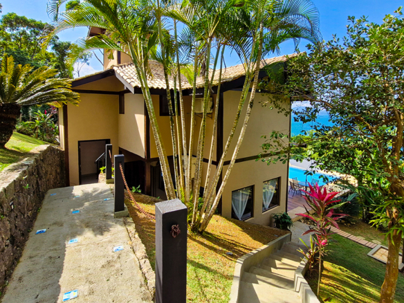Maravilhosa casa com vista deslumbrante na Praia de Fortaleza em Ubatuba