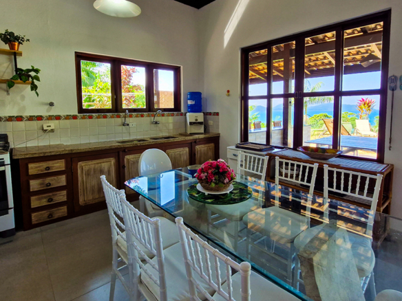 Maravilhosa casa com vista deslumbrante na Praia de Fortaleza em Ubatuba