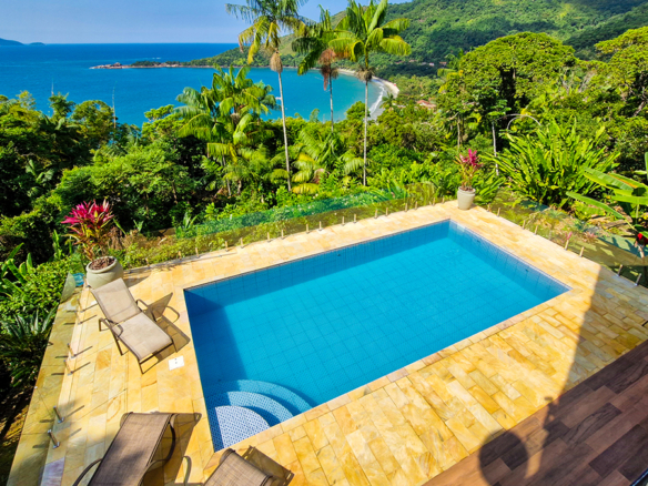 Maravilhosa casa com vista deslumbrante na Praia de Fortaleza em Ubatuba