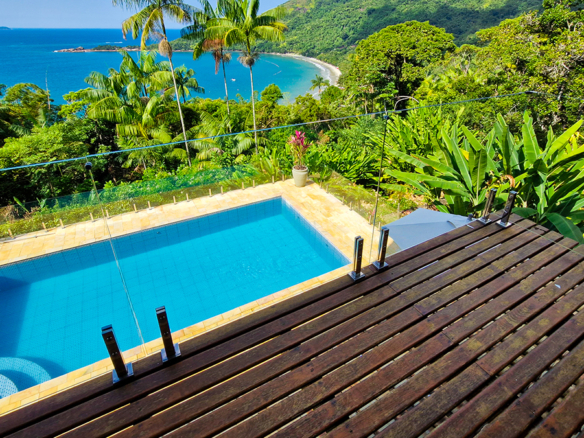 Maravilhosa casa com vista deslumbrante na Praia de Fortaleza em Ubatuba