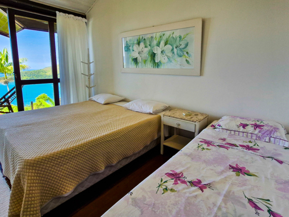 Maravilhosa casa com vista deslumbrante na Praia de Fortaleza em Ubatuba