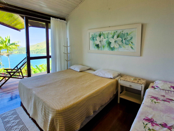 Maravilhosa casa com vista deslumbrante na Praia de Fortaleza em Ubatuba
