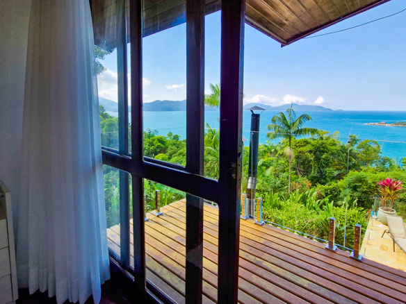 Maravilhosa casa com vista deslumbrante na Praia de Fortaleza em Ubatuba