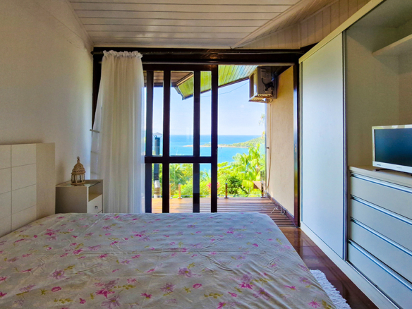 Maravilhosa casa com vista deslumbrante na Praia de Fortaleza em Ubatuba