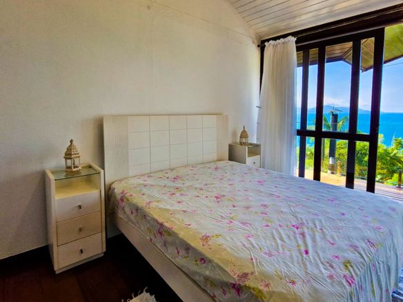 Maravilhosa casa com vista deslumbrante na Praia de Fortaleza em Ubatuba