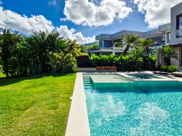 Casa no Condomínio Costa Verde Tabatinga com 8 suítes, na Praia de Tabatinga com 600 m²