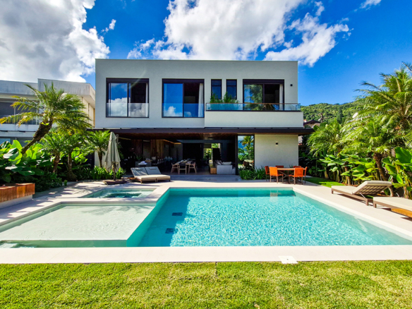 Casa no Condomínio Costa Verde Tabatinga com 8 suítes, na Praia de Tabatinga com 600 m²