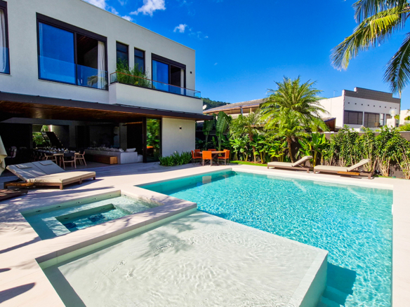 Casa no Condomínio Costa Verde Tabatinga com 8 suítes, na Praia de Tabatinga com 600 m²