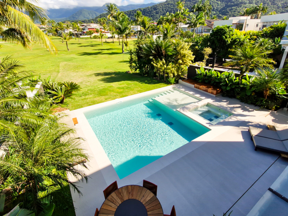 Casa no Condomínio Costa Verde Tabatinga com 8 suítes, na Praia de Tabatinga com 600 m²