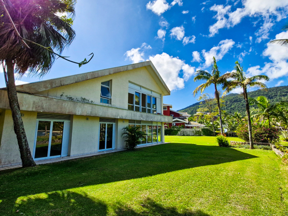 Casa frente mar no Condominio Costa Verde Tabatinga de 8 dormitórios com 605 m²