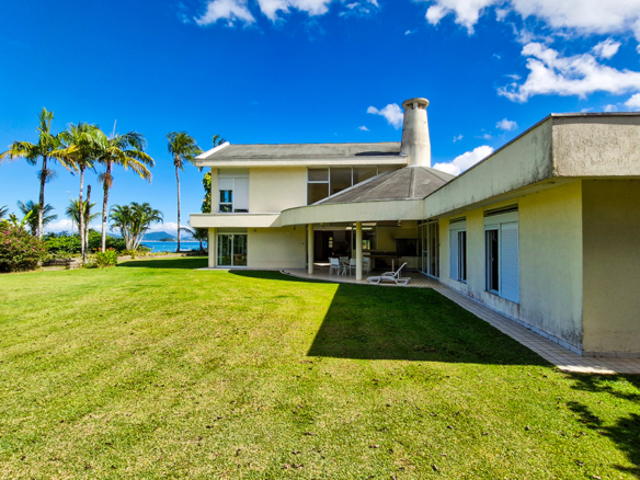 Casa frente mar no Condominio Costa Verde Tabatinga de 8 dormitórios com 605 m²