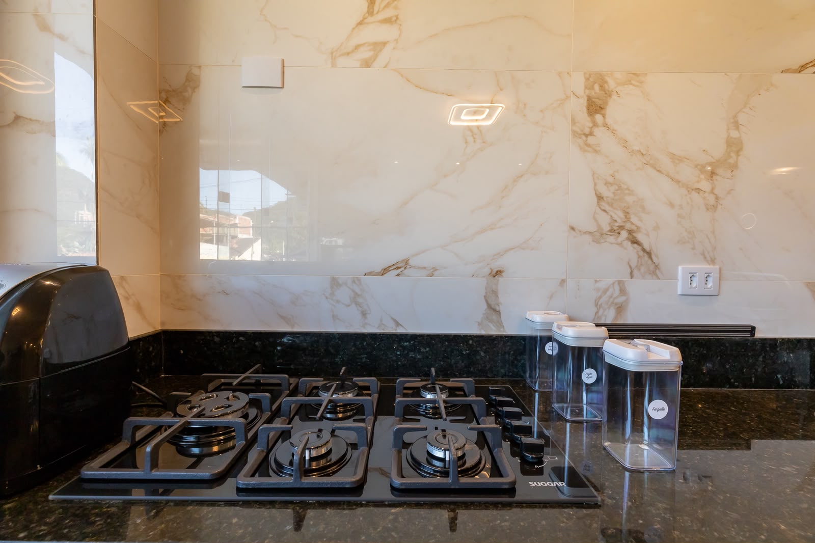 Apartamento Térreo em Condomínio na praia da Lagoinha com 110m²