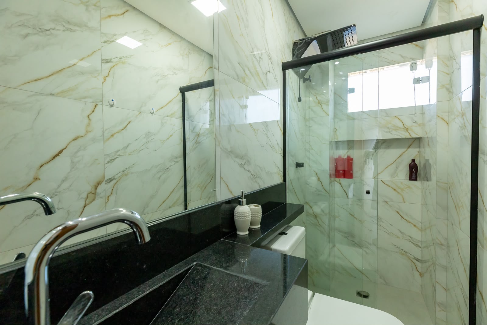 Apartamento Tipo em Condominio na praia da Lagoinha com 100m²