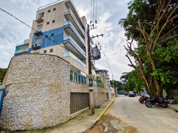 Apartamento tipo em Ubatuba com 73m²