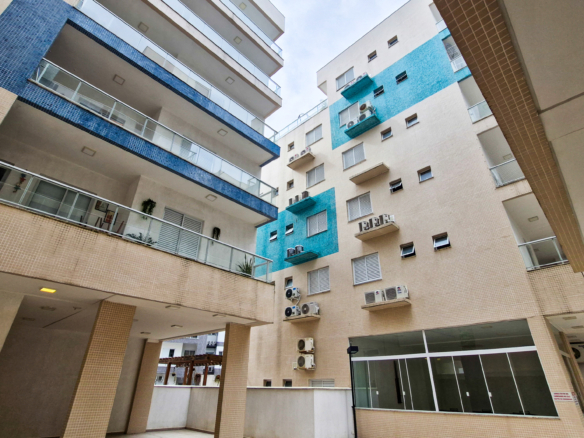 Apartamento tipo em Ubatuba com 73m²