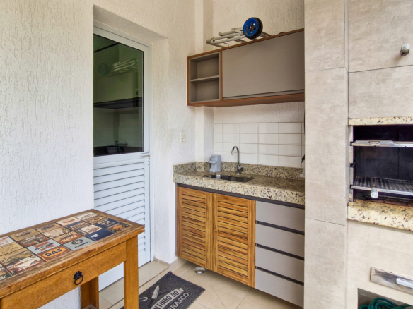 Apartamento tipo em Ubatuba com 73m²